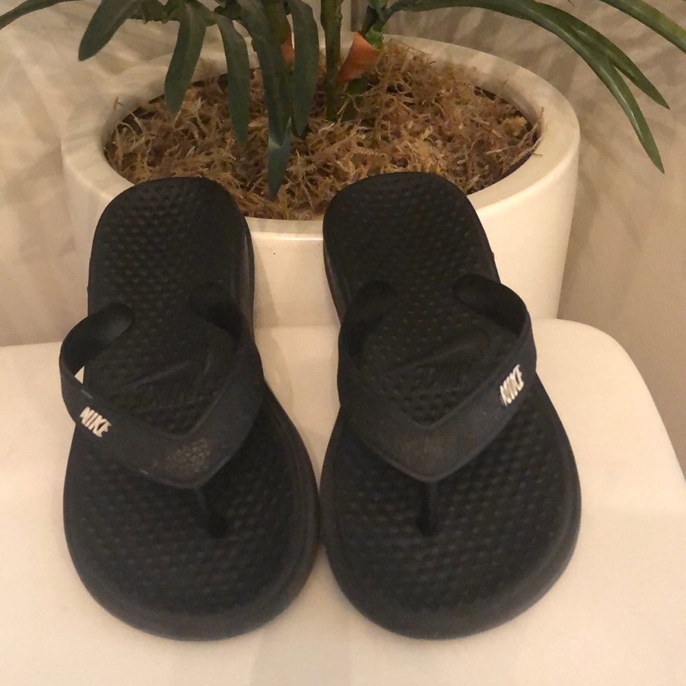 Nike flip flops! Size 11